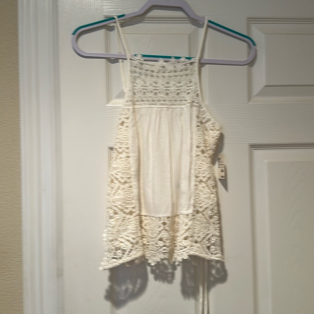 White top - Picture 1 of 4